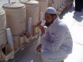 Bolehkah Meminum Air Zamzam Sambil Berdiri