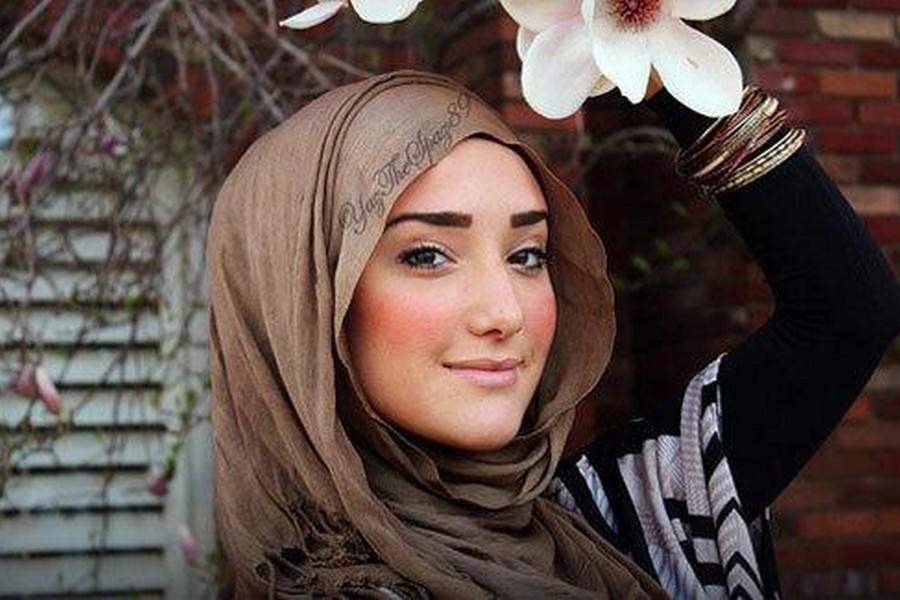 Tips Padu Padan Hijab dan Pakaian untuk Penampilan Anggun dan Sederhana