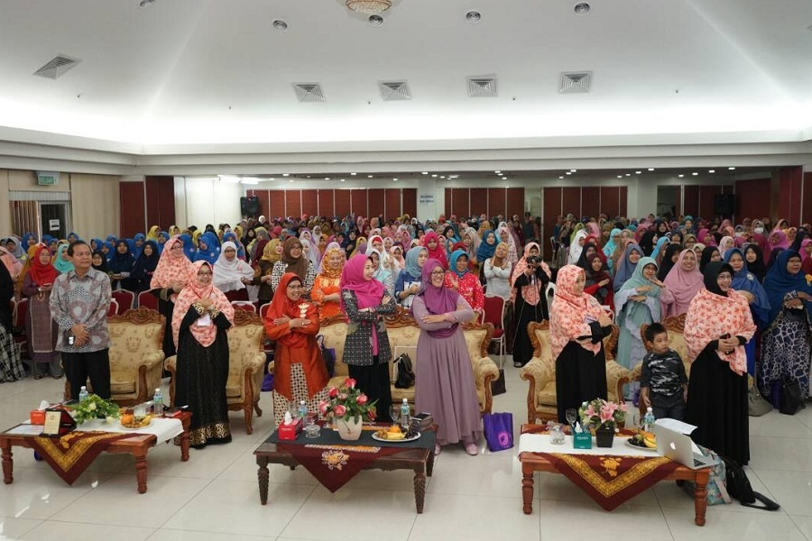 FOKMA Malaysia Belajar Public Speaking bersama Direktur majalah Ummi dan pimred Annida