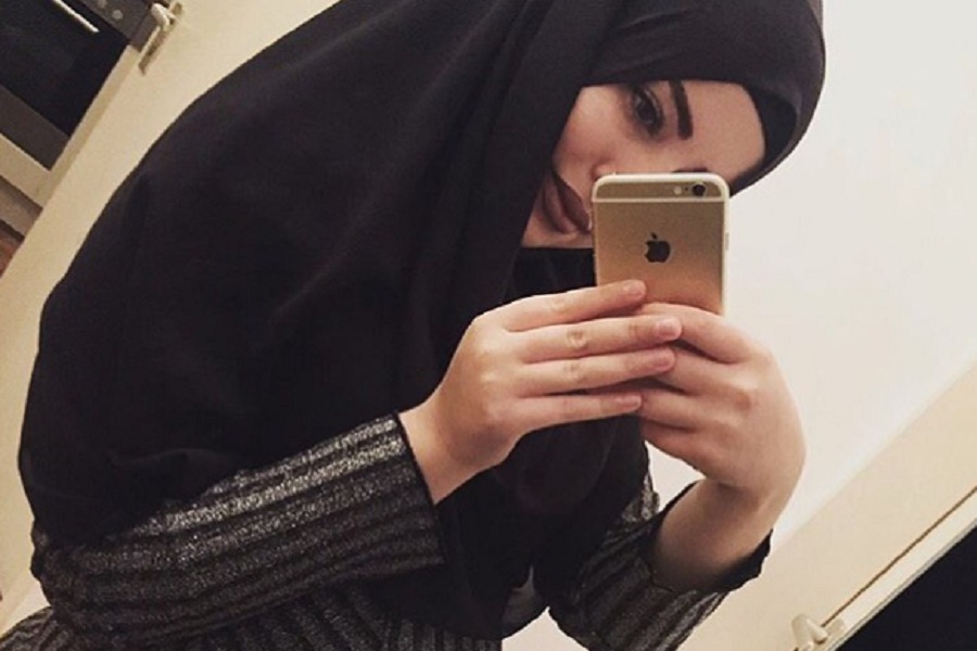 Muslimah Jangan Foto Selfie Berduaan dengan Suami Orang Lain 